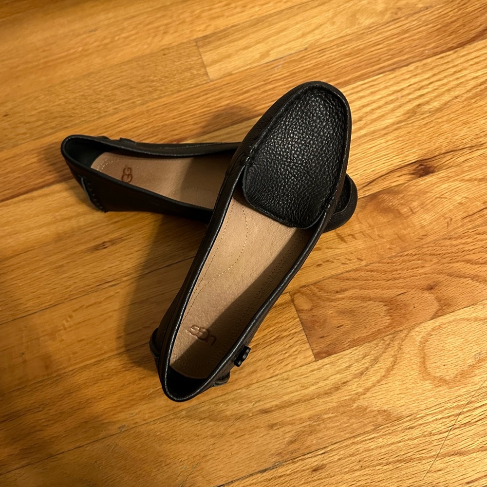 UGG Women's Flores Slip On Shoe Size 6